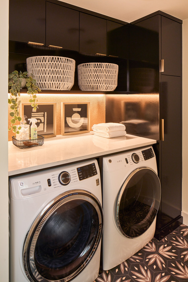 Trendy laundry room photo in Austin