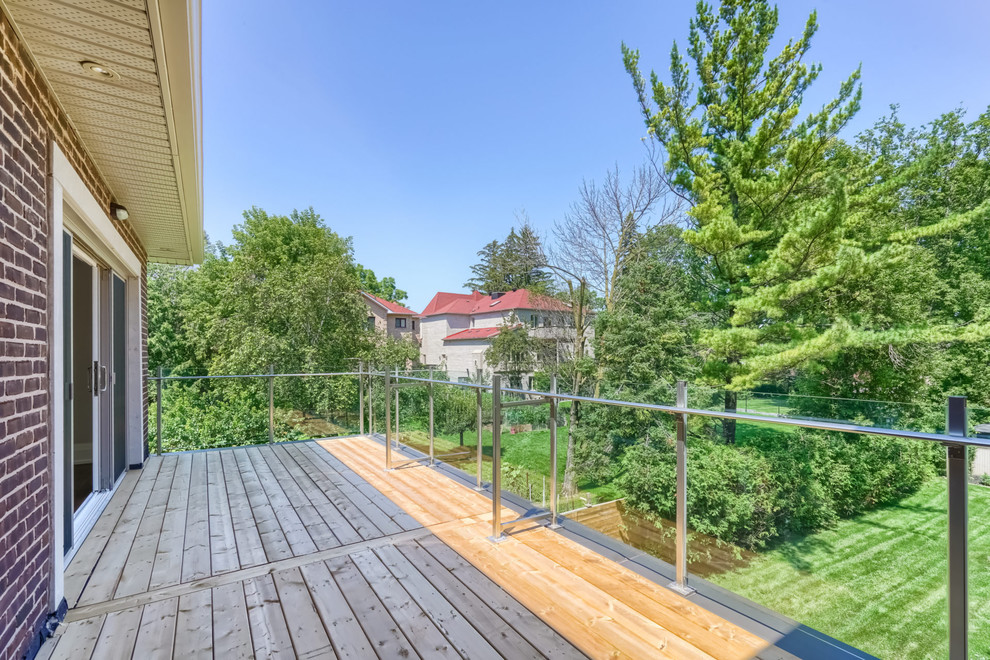 Transitional home design photo in Toronto