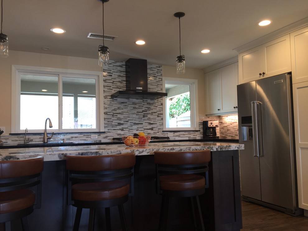 Example of a transitional kitchen design in Orange County
