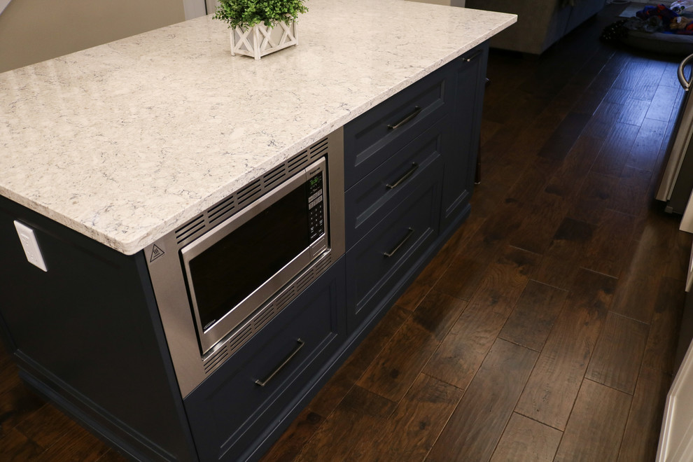 Home design - transitional home design idea in Toronto