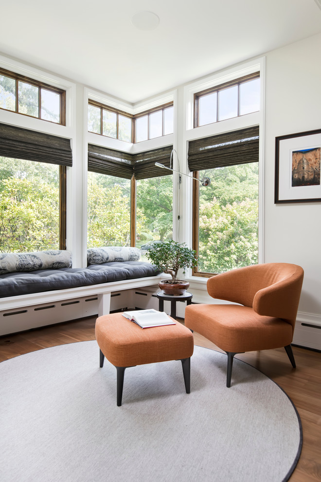 Midcentury sunroom in Chicago with medium hardwood floors and a standard ceiling.