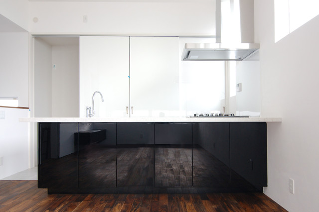 黒の鏡面が美しい 重厚感のあるキッチン Modern Other By Re Blanc テイオー産業 Houzz Ie