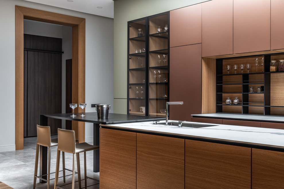 Кухня с медными фасадами