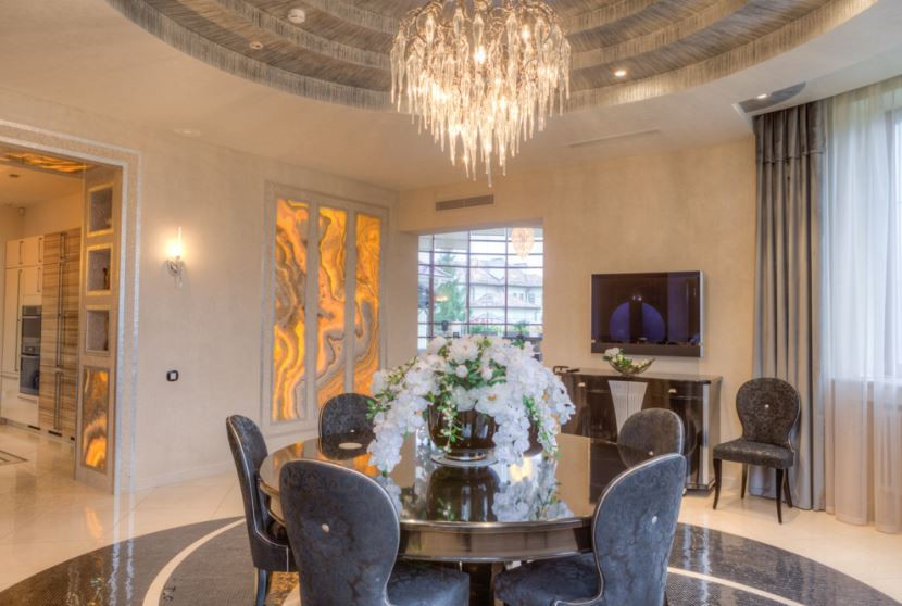 the mansion is 600m2