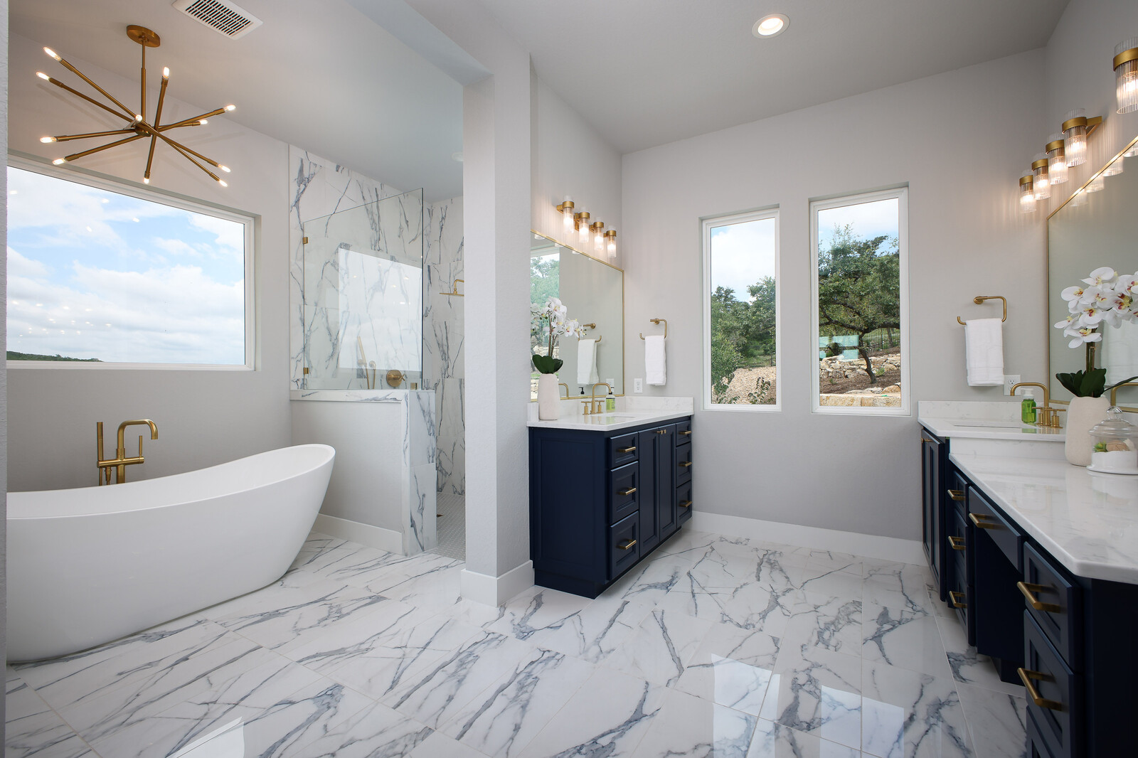 Modern: 4,950 ft², 4 BR/4 BA/2 ST home