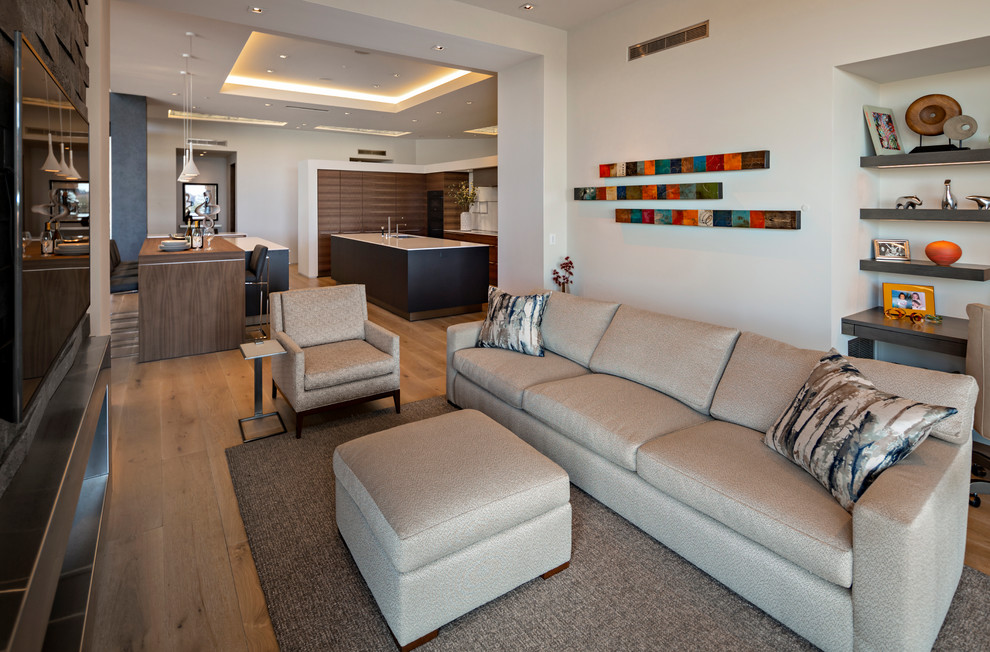Southwest home design photo in Phoenix