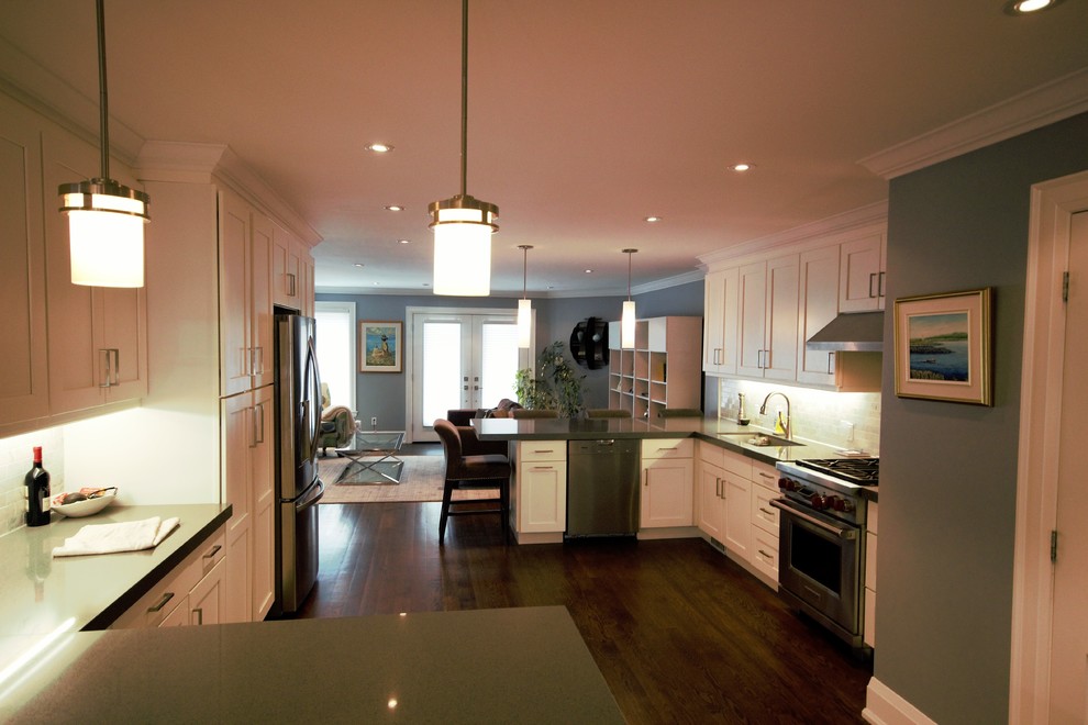 Inspiration for a contemporary u-shaped eat-in kitchen remodel in Toronto with a single-bowl sink, shaker cabinets, white cabinets, quartz countertops, gray backsplash, stone tile backsplash and stainless steel appliances