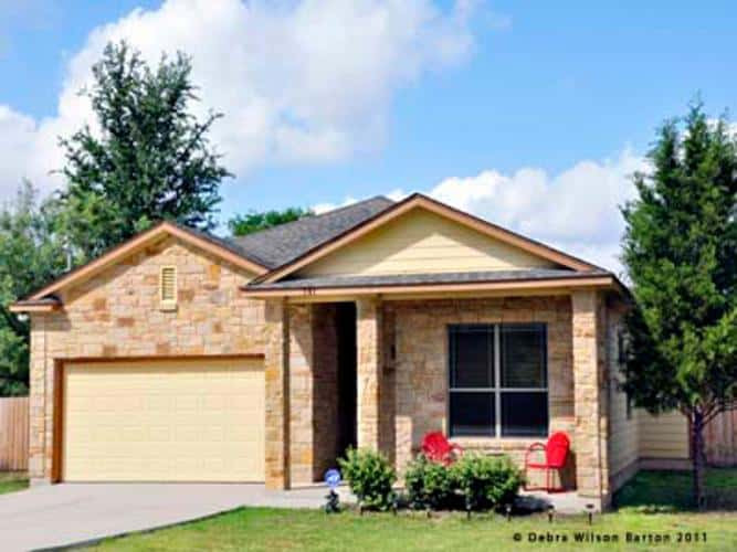 Home design - transitional home design idea in Austin