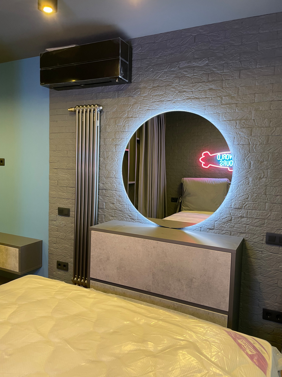 THE SMALL LOFT INTERIOR