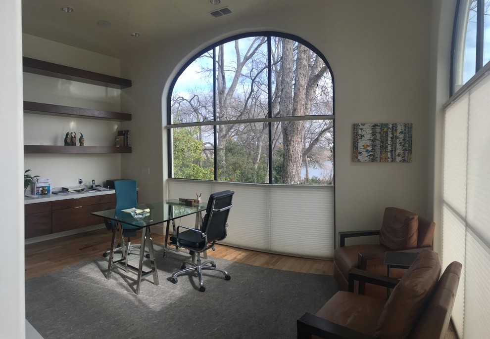 Home design - mid-sized transitional home design idea in Dallas