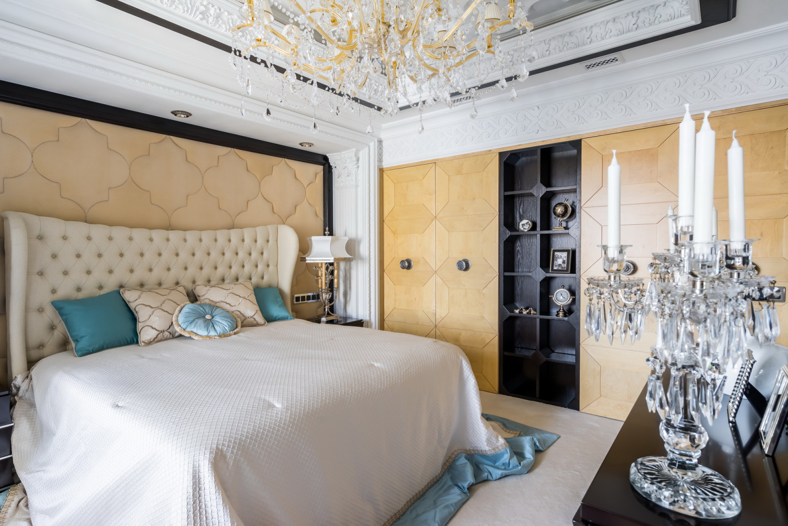 Интерьер квартиры в стиле современной классики с элементами Ар-Деко в Петербурге