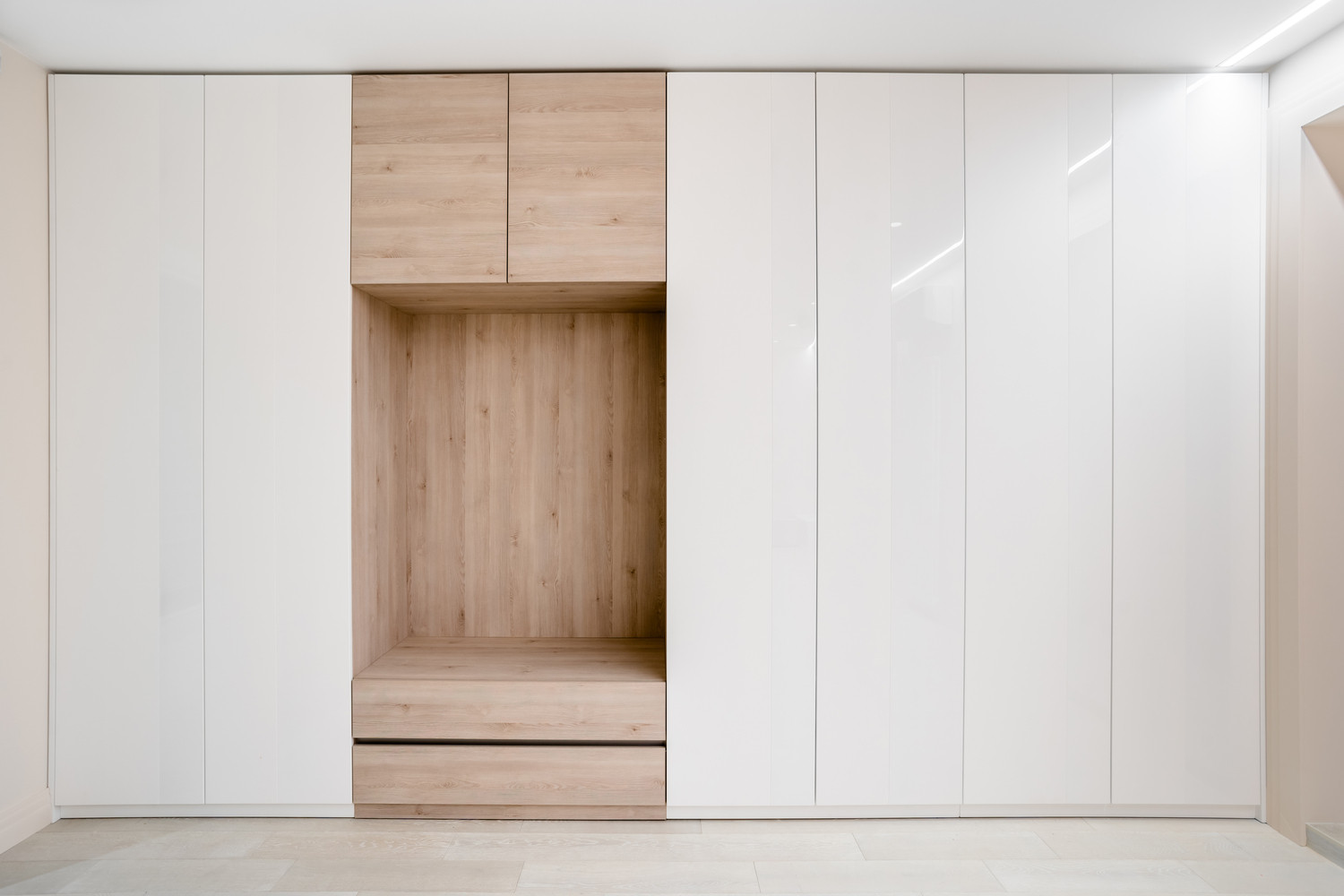 Серый и дерево под цвет пола