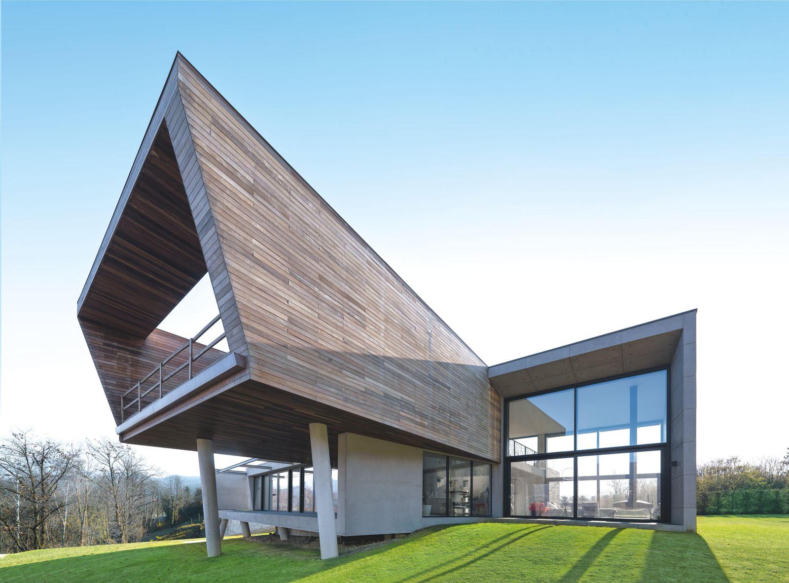 Коттедж с ленточным остеклением ( от нашего партнёра SCHUECO)