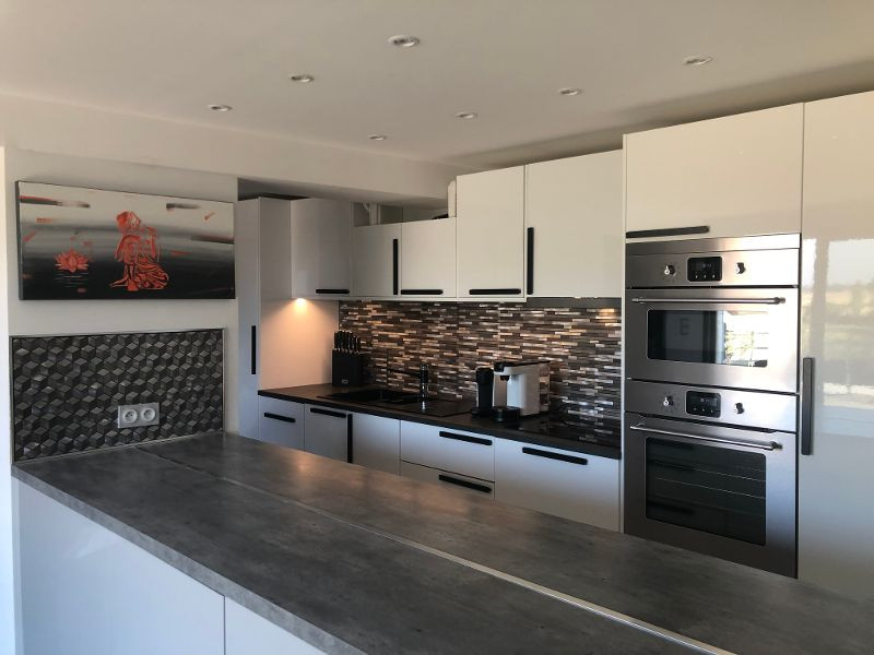 Photo of a medium sized modern grey and white galley open plan kitchen in Le Havre with a submerged sink, beaded cabinets, white cabinets, laminate countertops, grey splashback, metal splashback, stainless steel appliances, ceramic flooring, an island, grey floors and grey worktops.