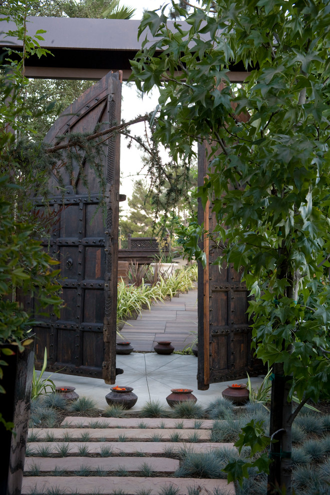 Contemporary backyard garden in Los Angeles with a garden path.