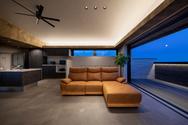 無柱ガレージの３層住宅 moderne-salon