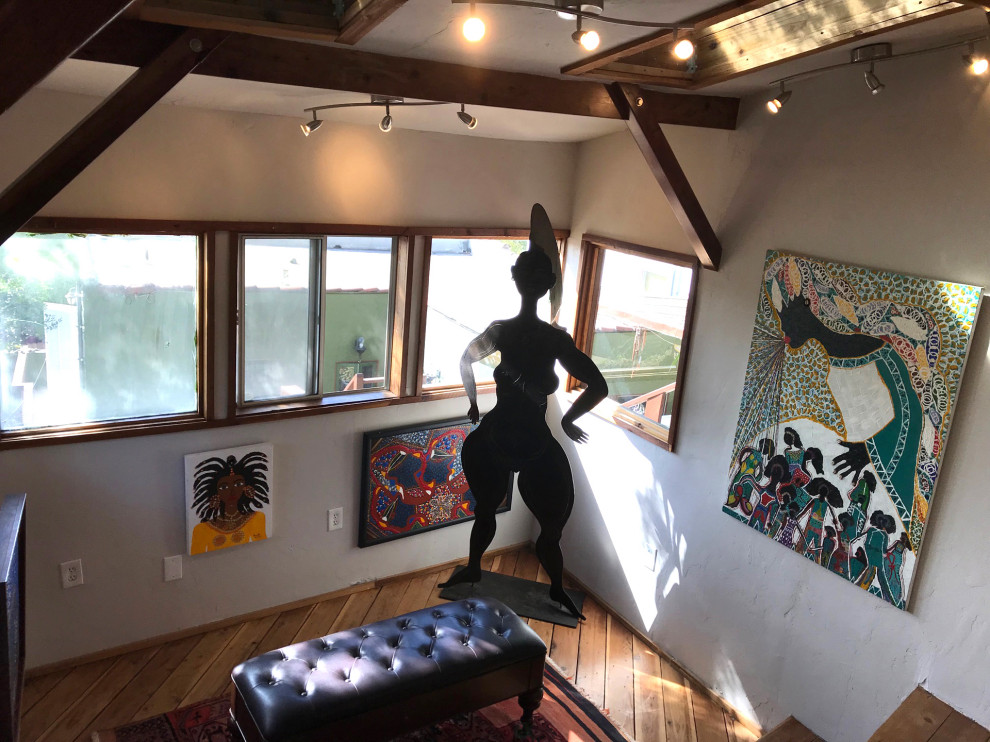 Occupied Staging in Beautiful Eagle Rock