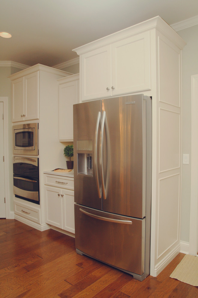 Example of a transitional home design design in Nashville