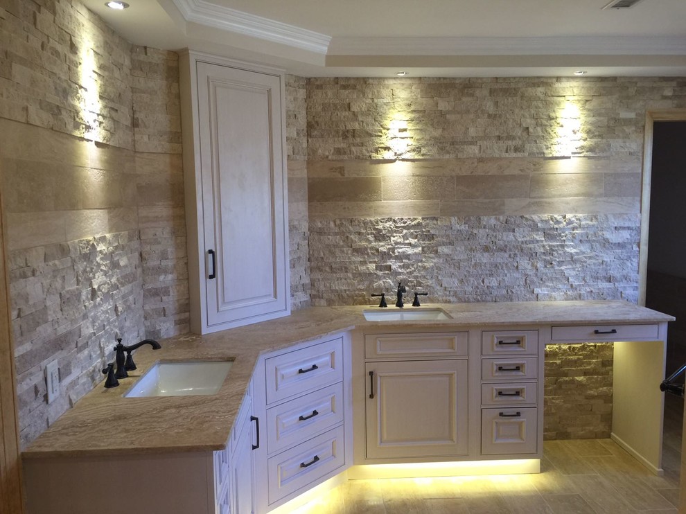 Example of a transitional home design design in Philadelphia