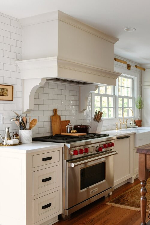 Traditional Modern Kitchen with a Beaded Inset Design