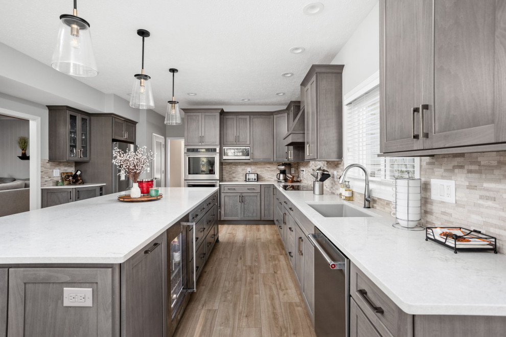 Kitchen - transitional kitchen idea in Indianapolis