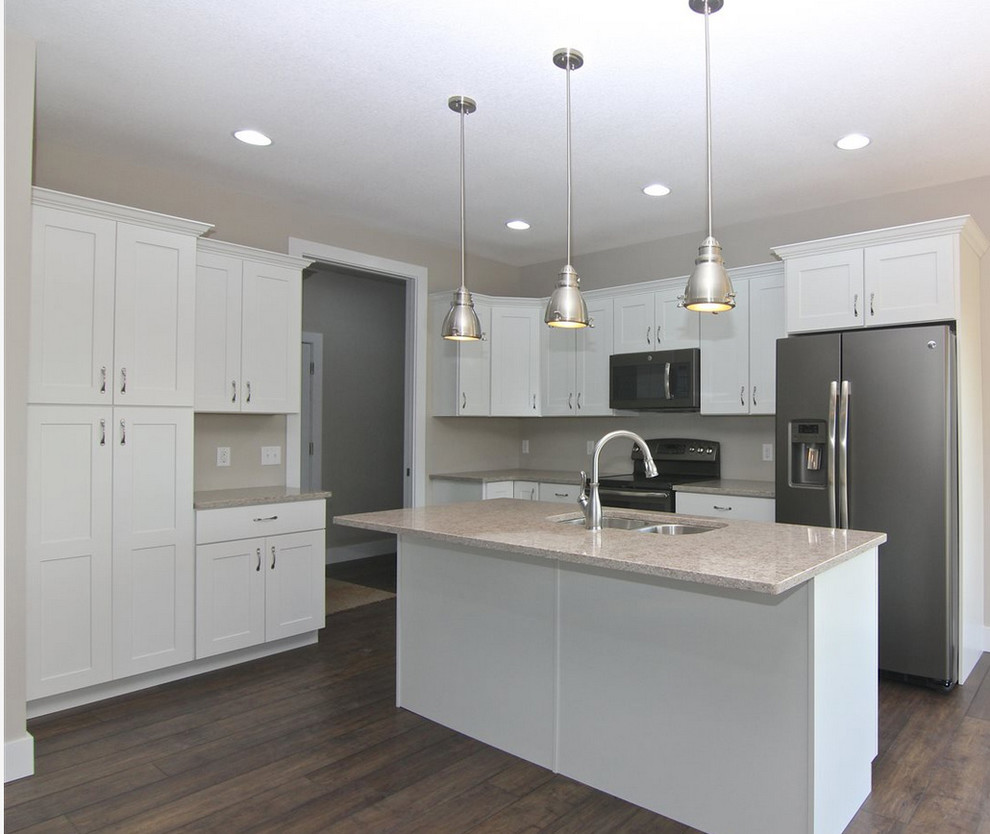 Transitional kitchen photo in Cedar Rapids