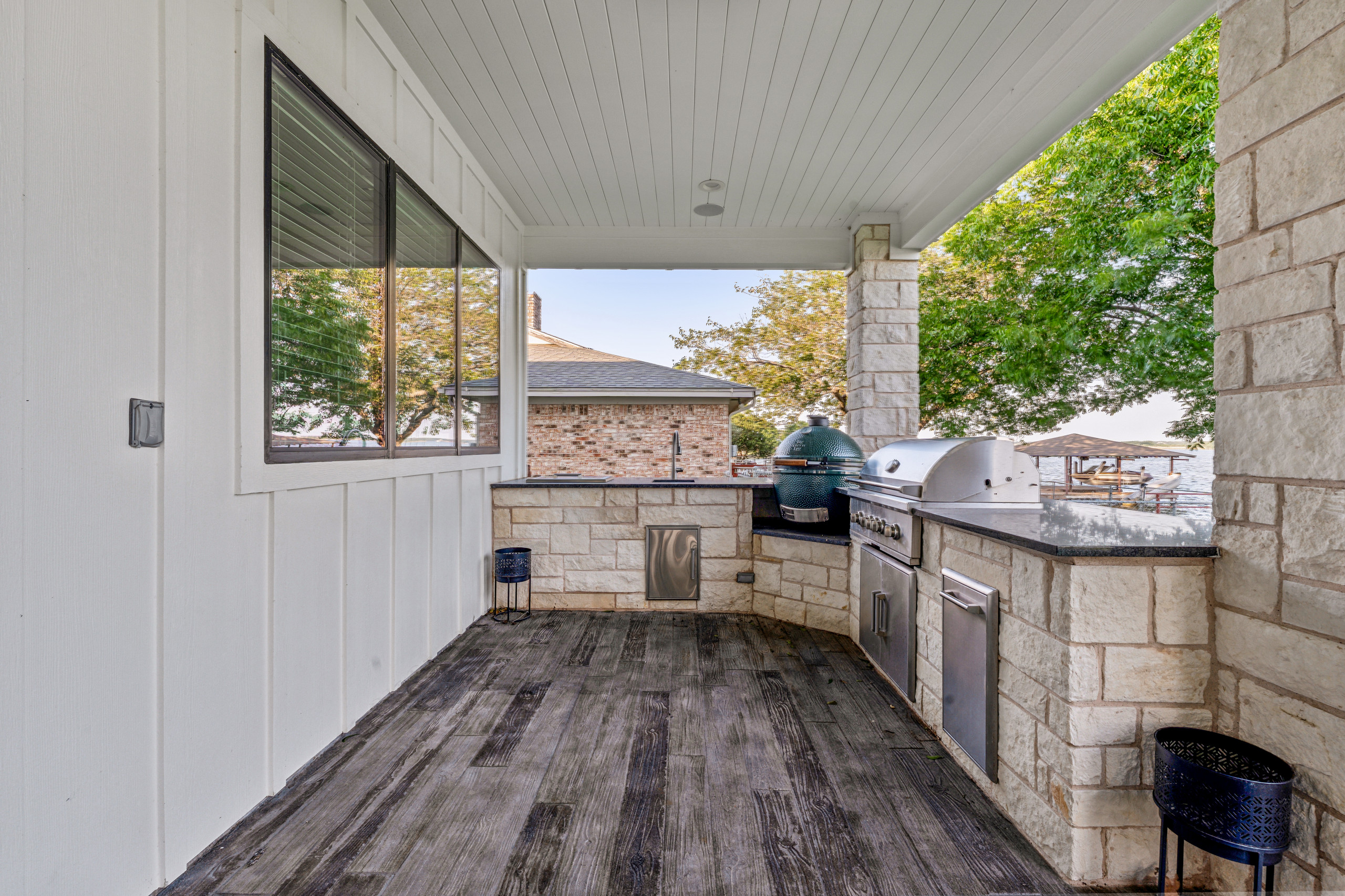 Outdoor Kitchen