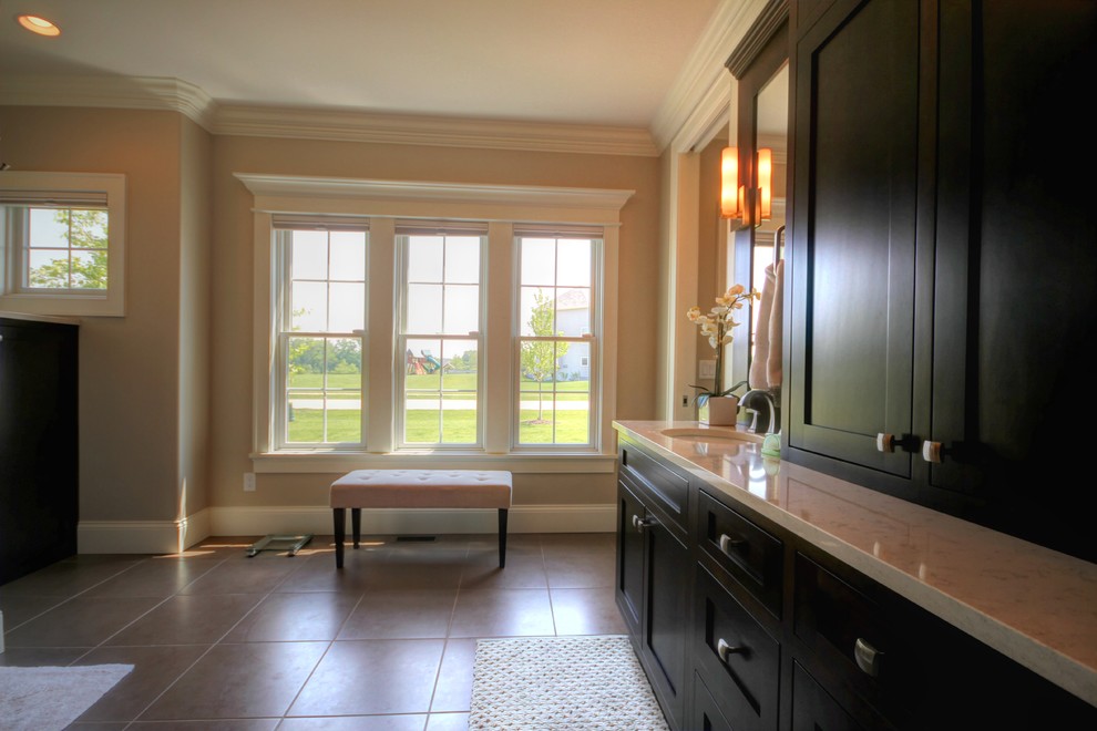 Home design - transitional home design idea in Chicago