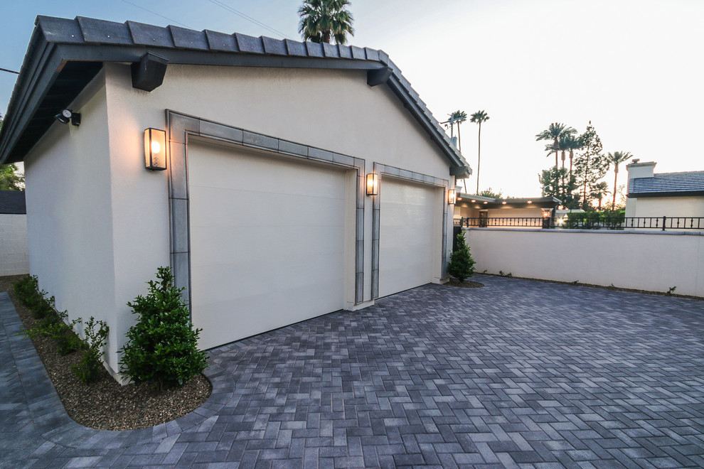 Example of a transitional garage design in Phoenix