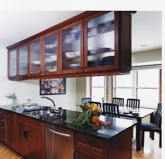 Example of a mid-sized transitional kitchen design in Chicago