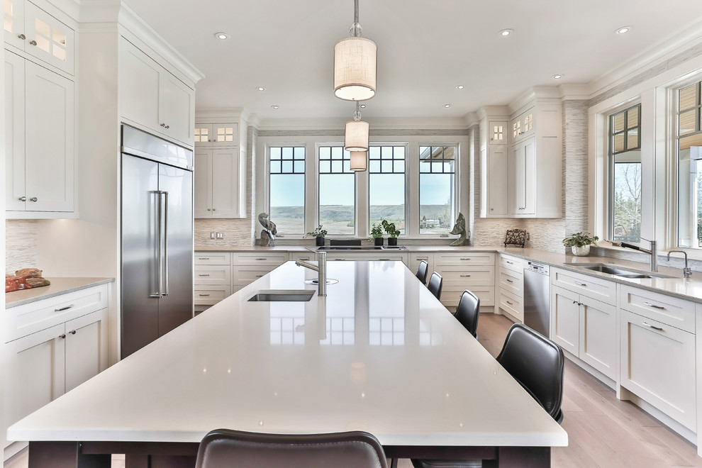 Kitchen - transitional kitchen idea in Calgary