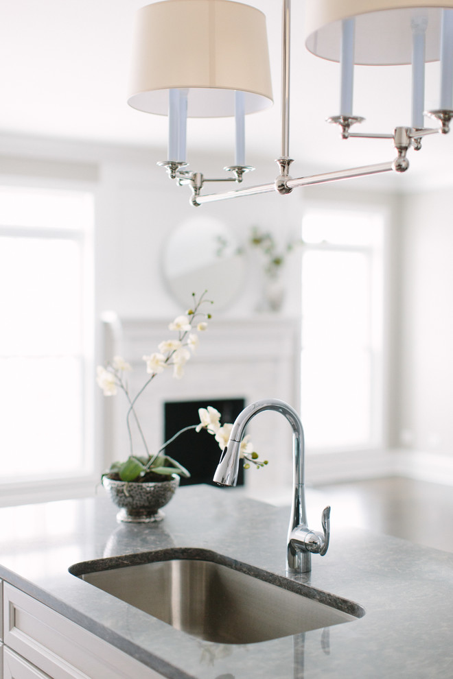 Eat-in kitchen - mid-sized transitional dark wood floor eat-in kitchen idea in Chicago with a single-bowl sink, shaker cabinets, white cabinets, granite countertops, black backsplash, glass tile backsplash, stainless steel appliances and an island