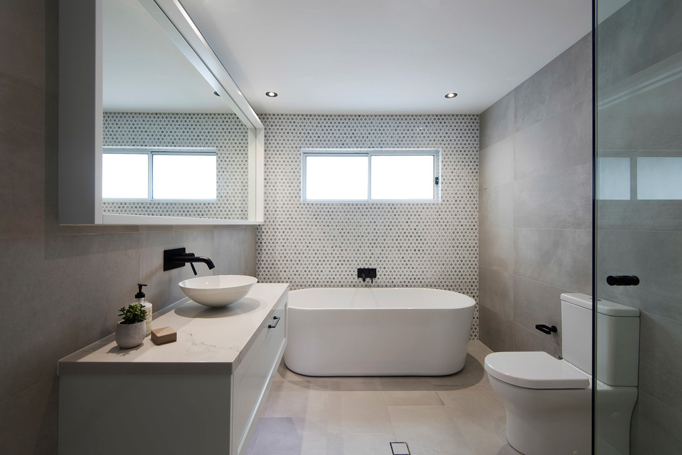 Inspiration for a contemporary bathroom in Sydney.