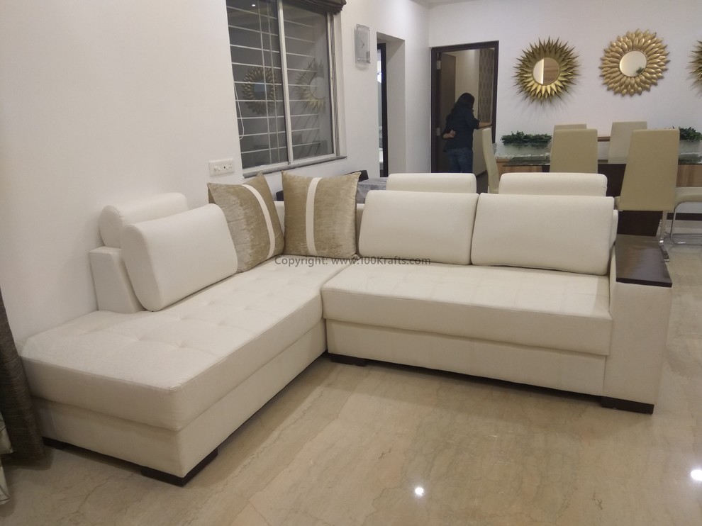 Design ideas for a contemporary living room in Pune.