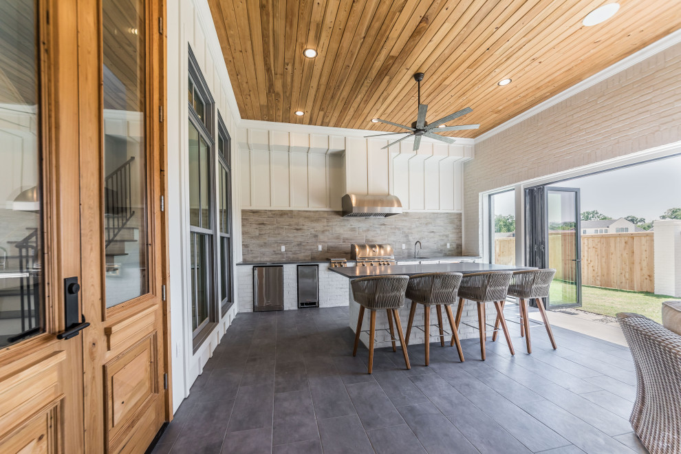 Home in Vineyard Subdivision Farmhouse New Orleans by Braniff