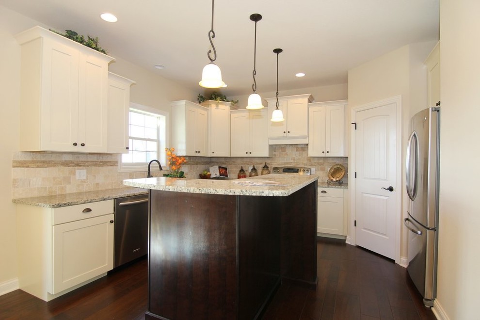Kitchen - transitional kitchen idea