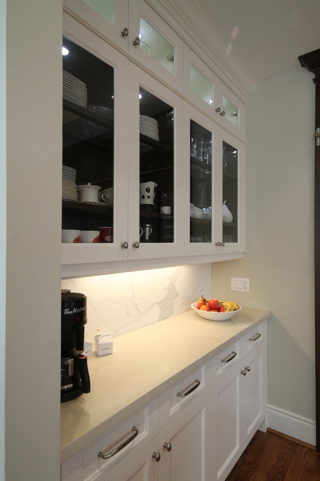 Example of a transitional kitchen design in Toronto