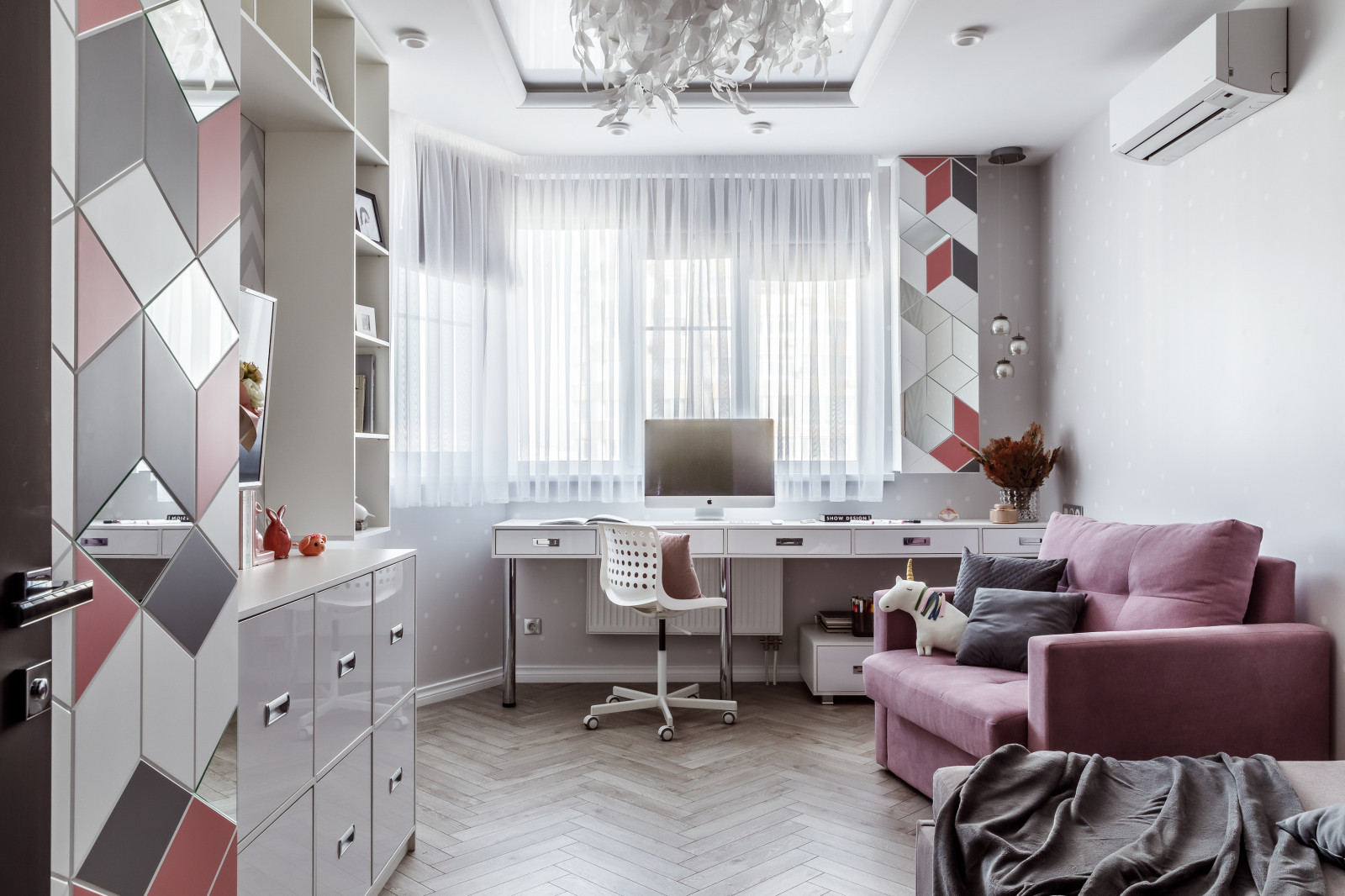 Монохромный интерьер в 2-х комнатной квартире