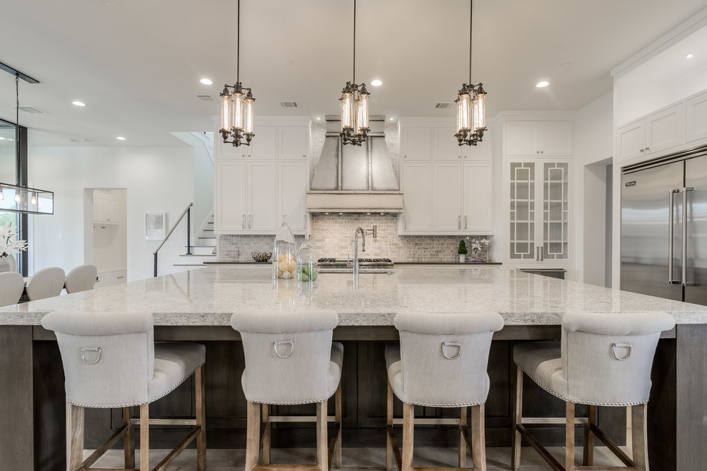 Design ideas for a transitional kitchen in Dallas with an undermount sink, shaker cabinets, beige cabinets, beige splashback, stainless steel appliances and with island.