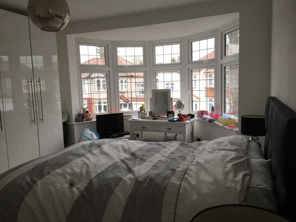 Curtains on a track or roman blinds on bay window? | Houzz UK