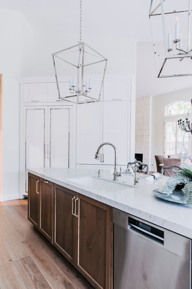 Example of a transitional kitchen design in Phoenix