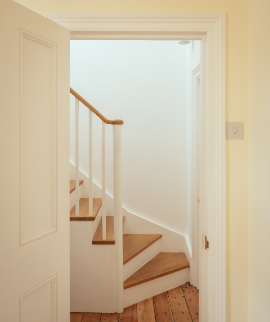 Kitchen Extension, Loft Conversion and Complete Refurbishment moderne-trappe