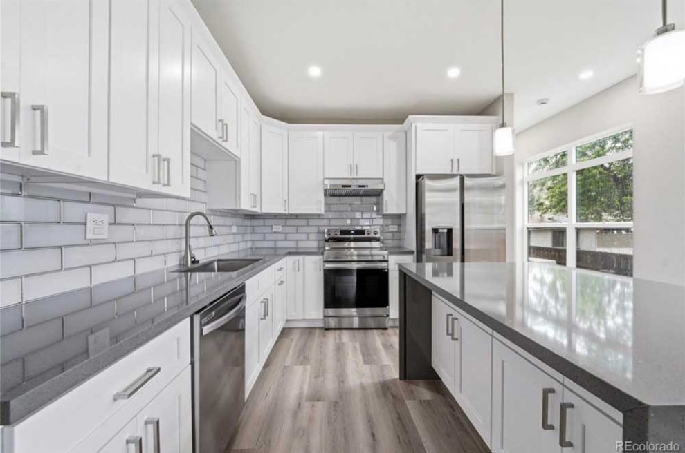 Kitchen - kitchen idea in Denver