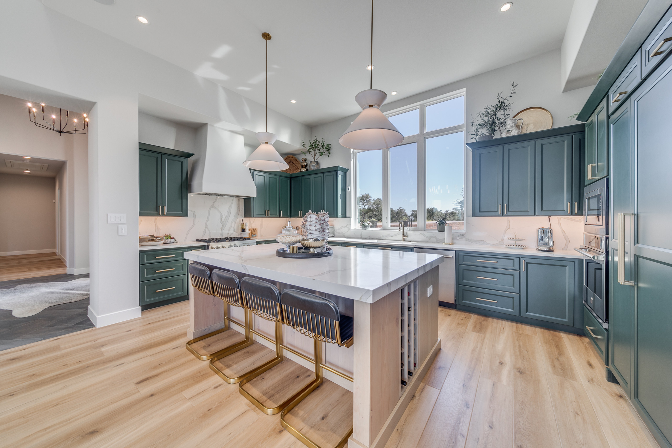 Modern European: 3,830 ft², 4 BR/3 BA/1 ST