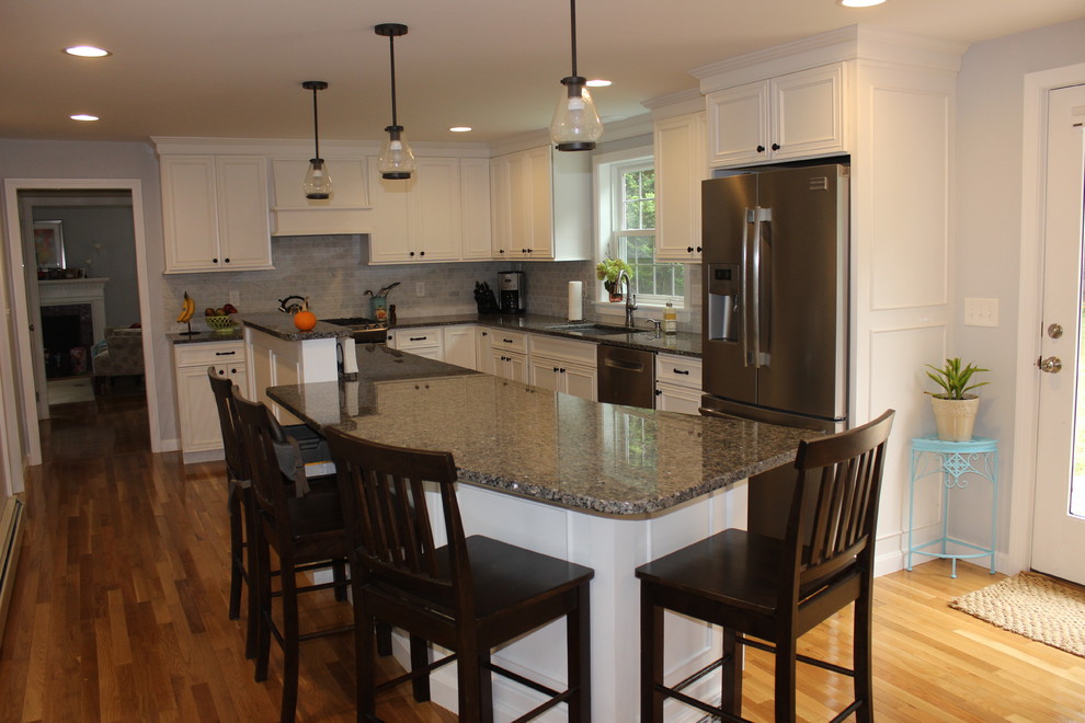 Design ideas for a traditional kitchen in Providence.