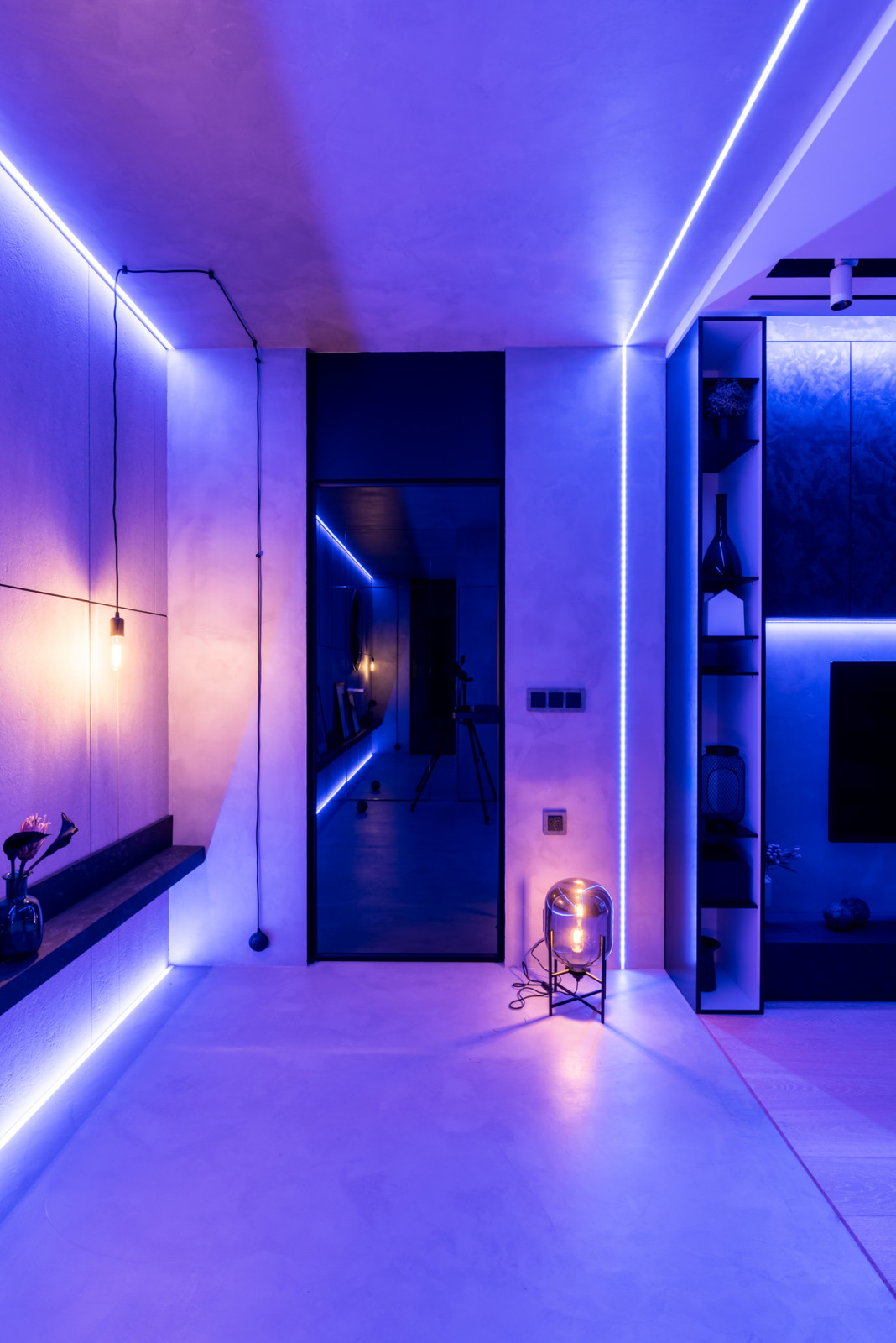 "Белый, серый и графит"