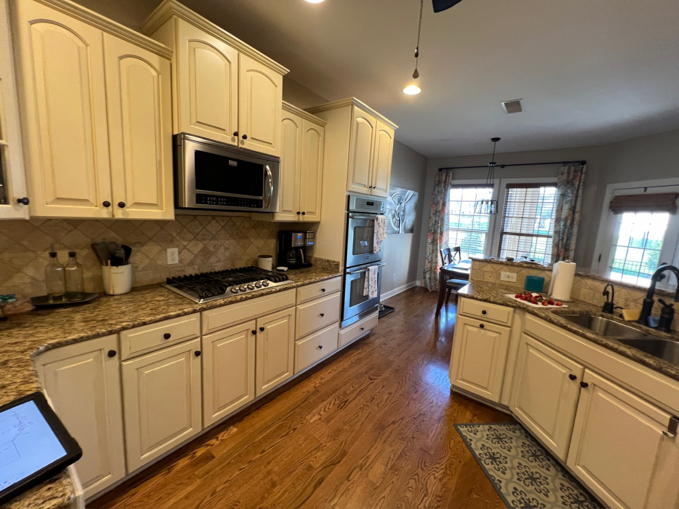 Chic Indian Lake Kitchen