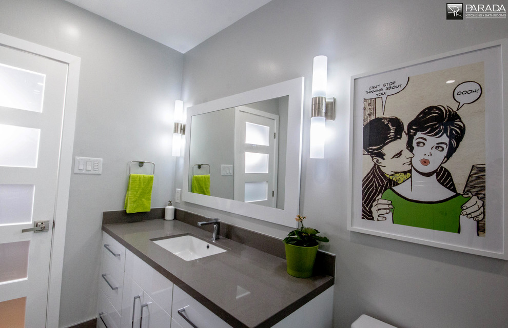 Transitional bathroom photo in Toronto