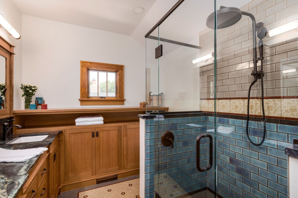 Design ideas for an arts and crafts bathroom in Minneapolis.