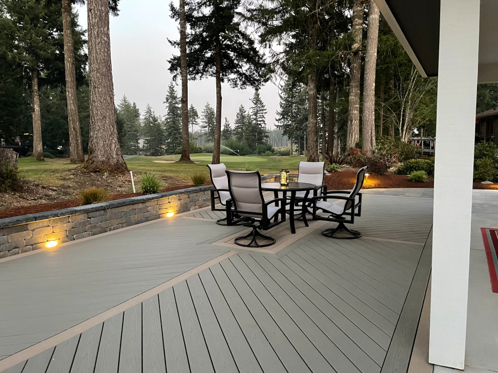 Inspiration for a transitional deck remodel in Seattle